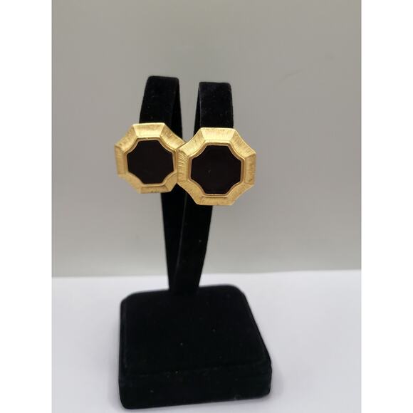 Vintage Trifari Black Enamel Gold Tone Post Earrings Signed Octagon Shape - Picture 1 of 5